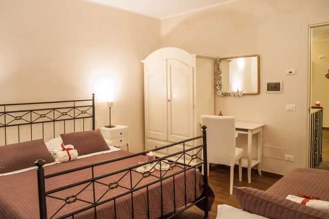 La zona comune della locanda con posti a sedere