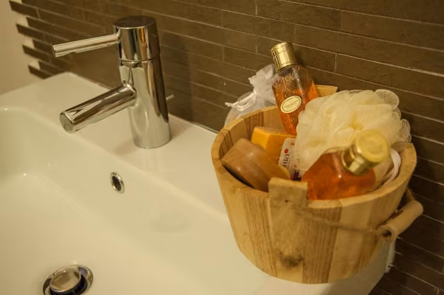Bevande e calici pronti per il servizio in sala