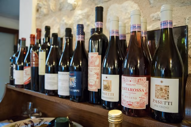 Il banco delle bevande della locanda